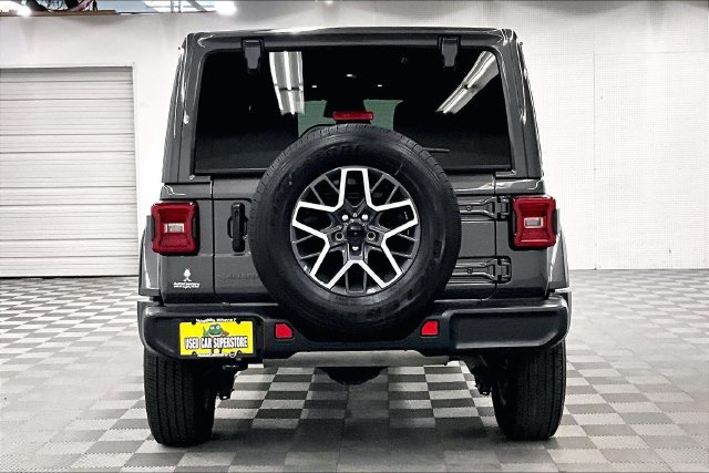 Used 2026 Jeep Wrangler Unlimited Sahara AWD/4WD image 5