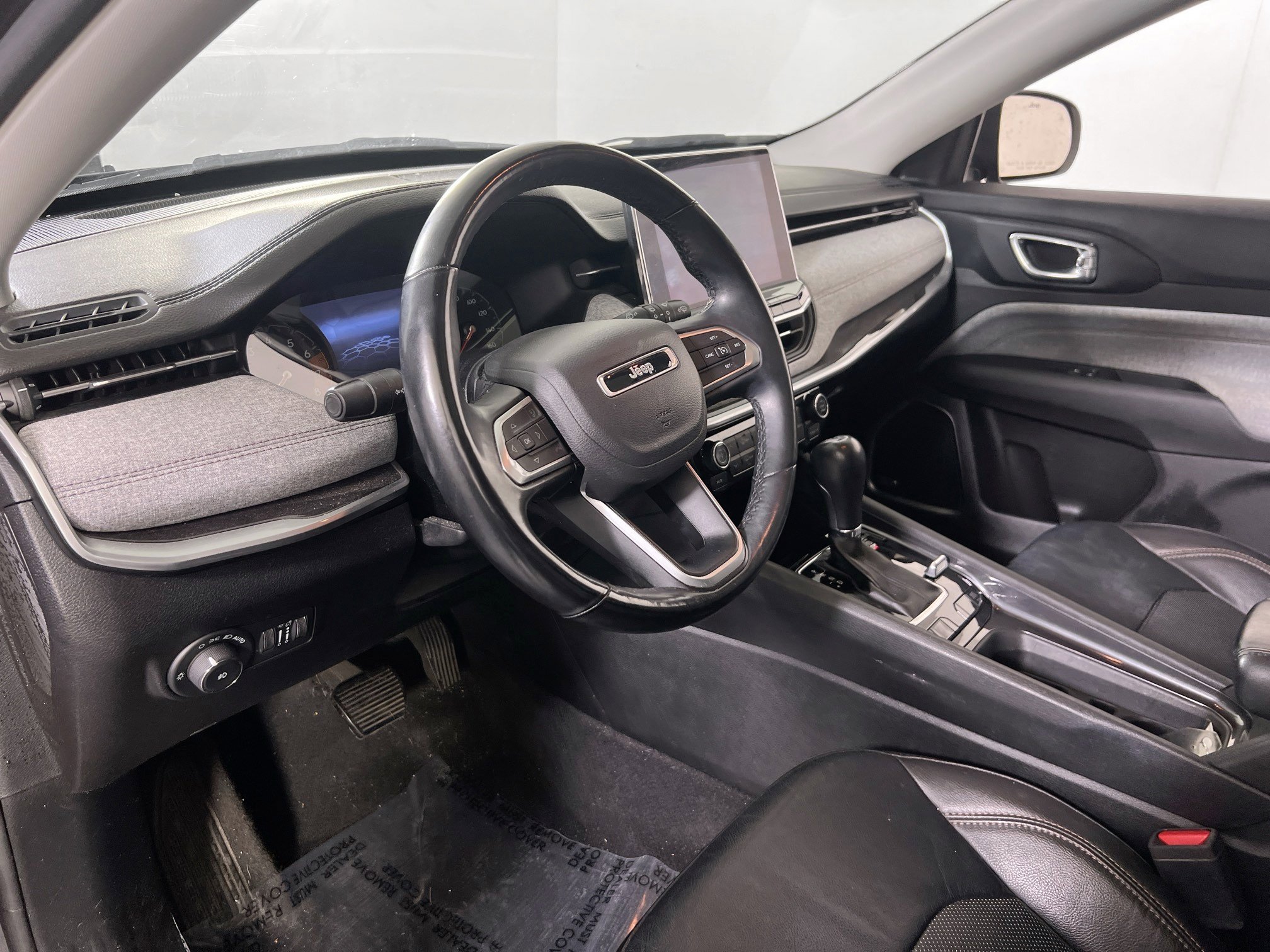 Used 2022 Jeep Compass Latitude w/ Sun and Sound Group image 9