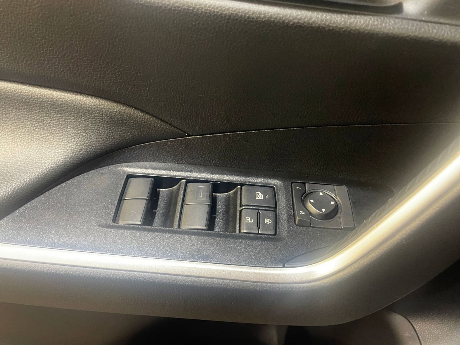 Used 2025 Toyota RAV4 LE image 20