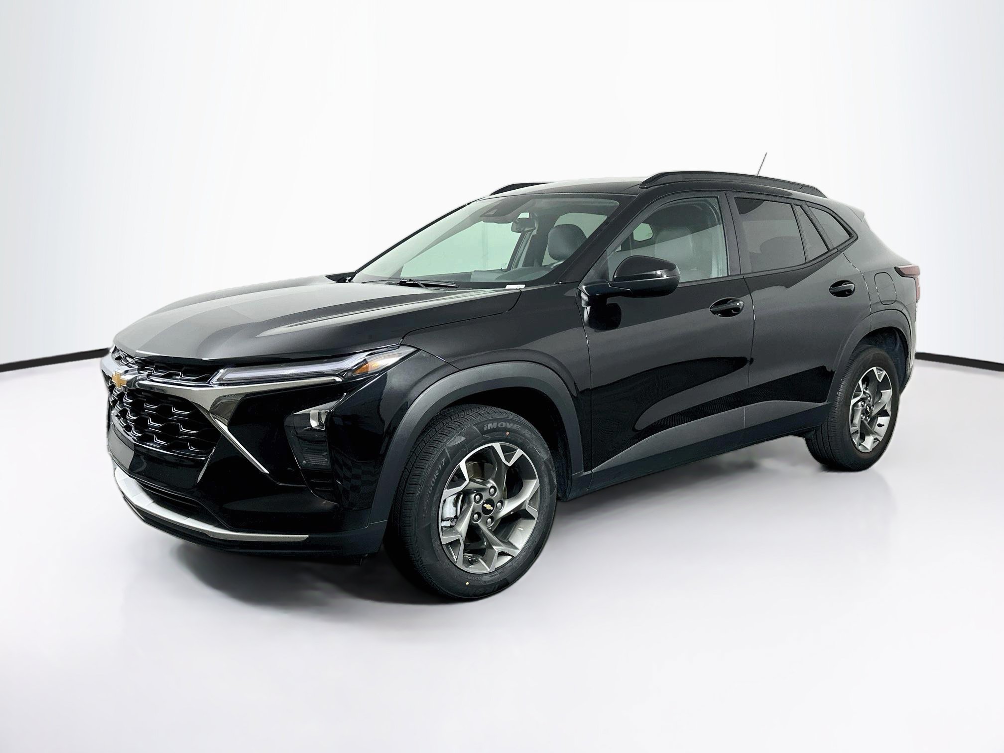 Used 2025 Chevrolet Trax LT w/ LT Convenience Package FWD image 3