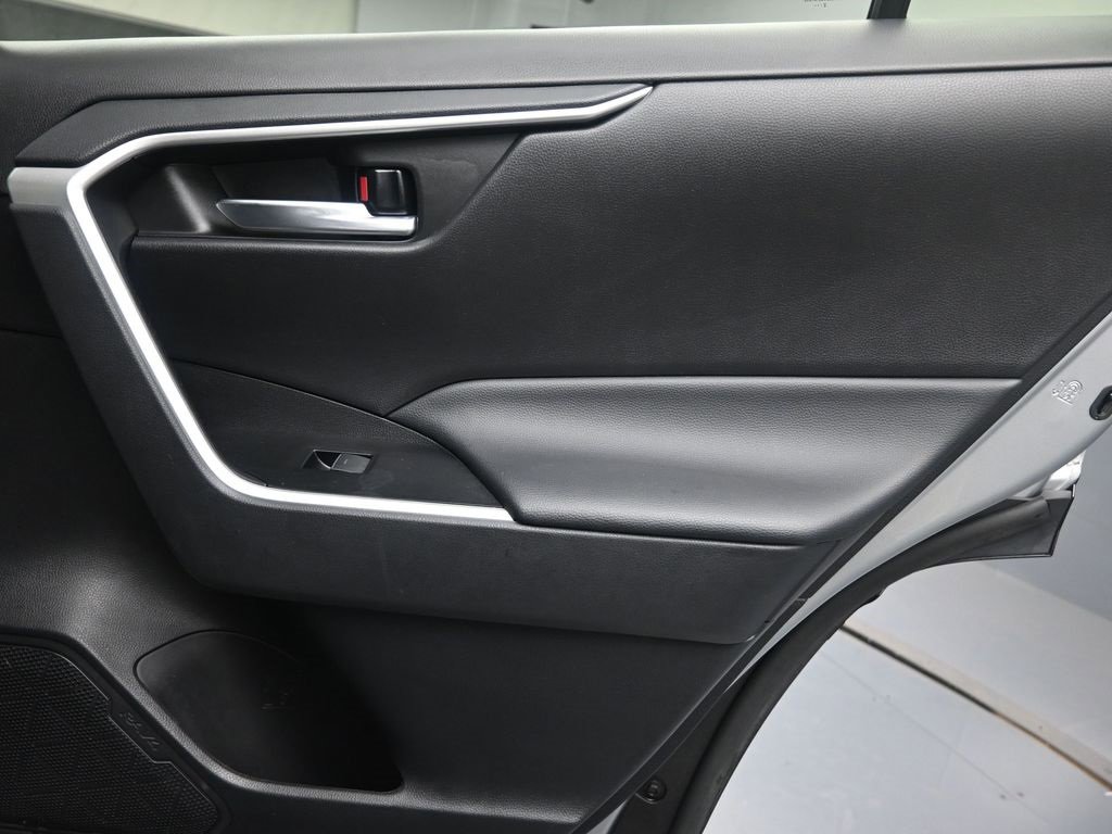 Used 2022 Toyota RAV4 XLE image 27