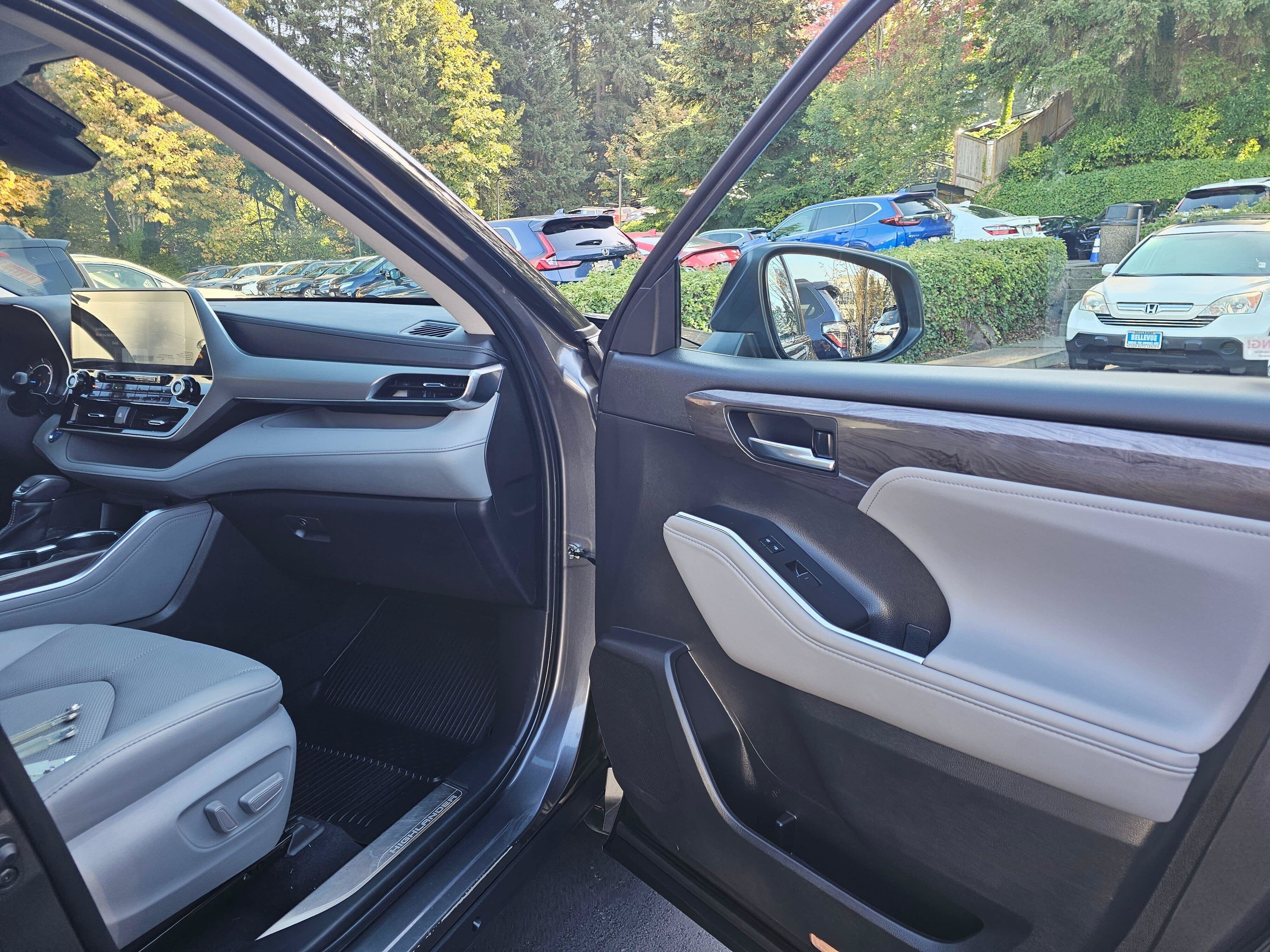 Used 2022 Toyota Highlander Platinum AWD/4WD image 12