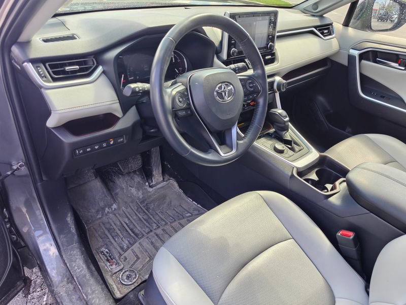 Used 2019 Toyota RAV4 Limited w/ Advanced Technology Package image 12