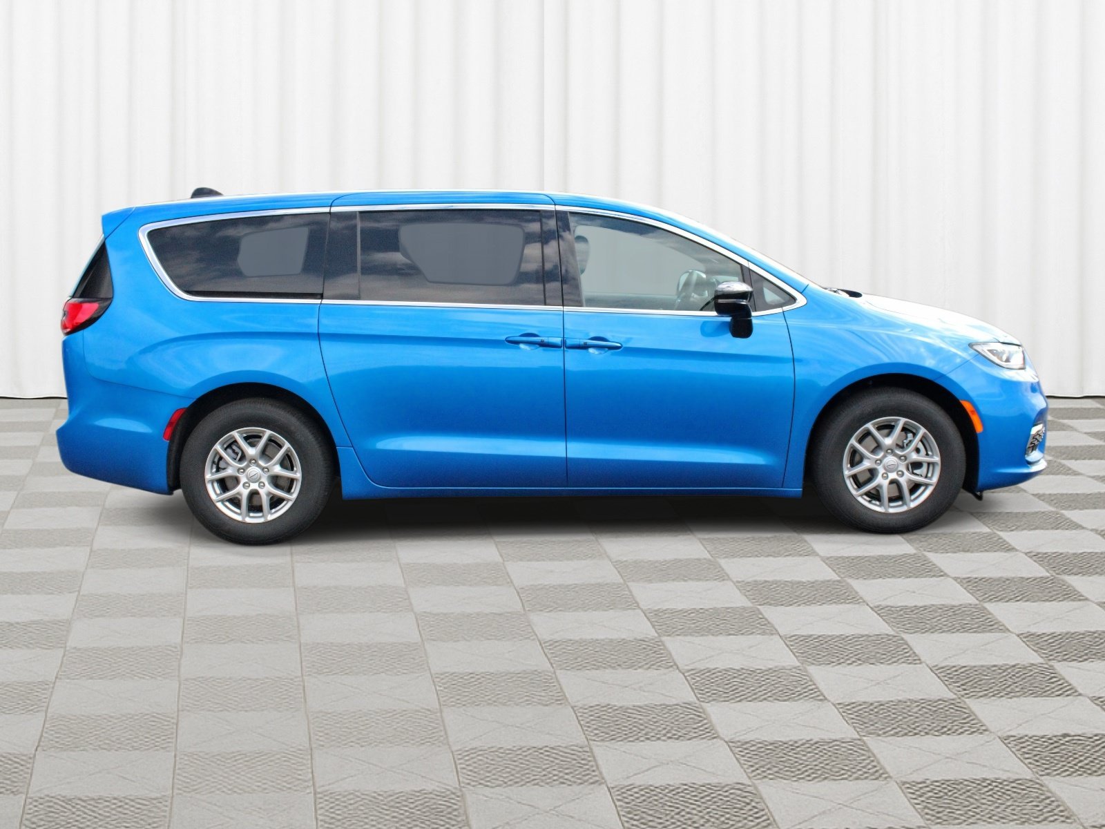 New 2026 Chrysler Pacifica Select FWD image 31