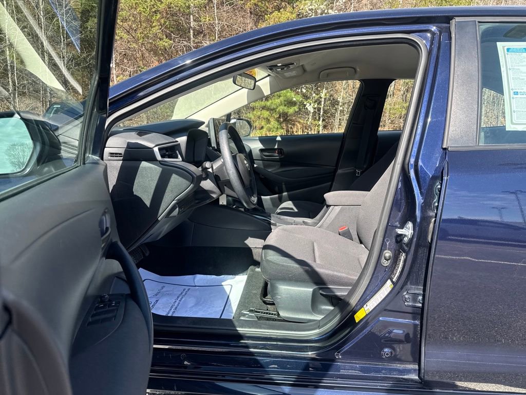 Used 2025 Toyota Corolla LE image 20