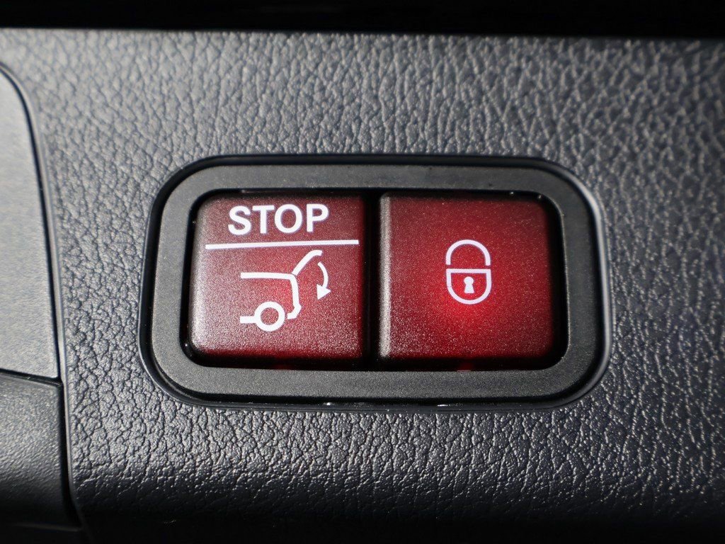 Used 2025 Mercedes-Benz GLB 250 4MATIC image 16