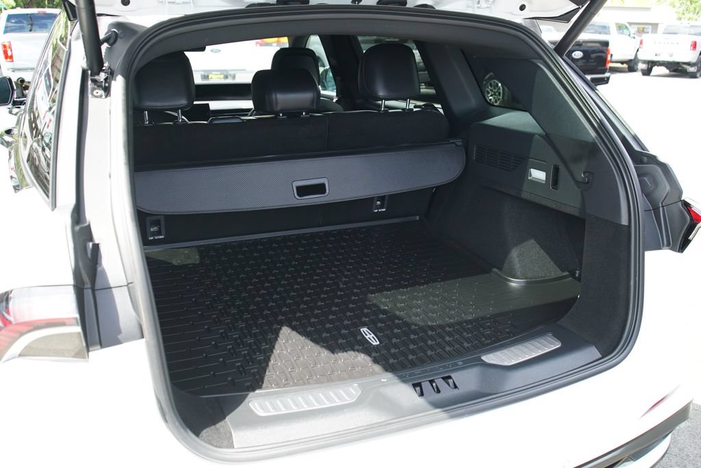 Used 2025 Lincoln Nautilus Reserve AWD/4WD image 29
