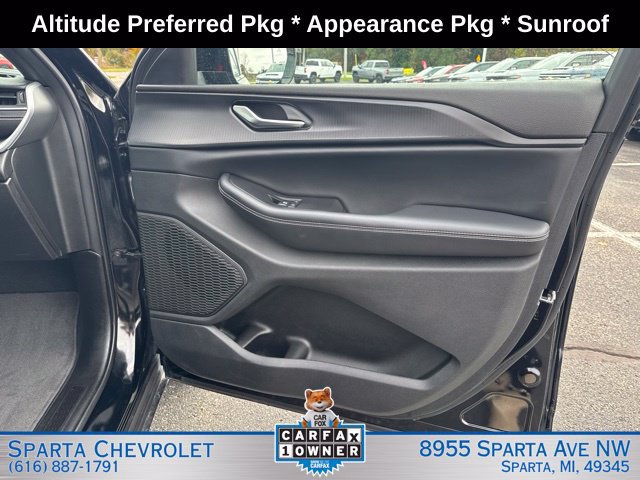 Used 2024 Jeep Grand Cherokee Altitude AWD/4WD image 30