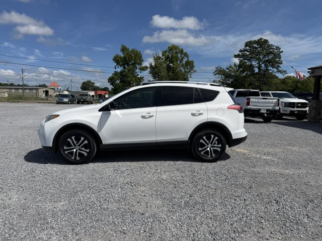 Used 2017 Toyota RAV4 LE FWD image 3