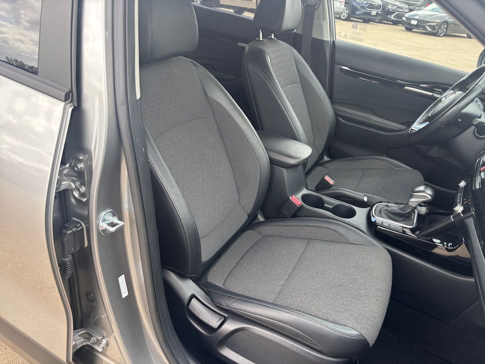 Used 2025 Kia Seltos S image 37