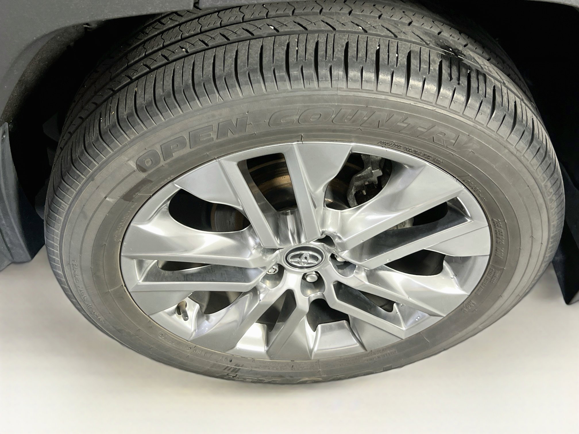Used 2021 Toyota RAV4 XLE Premium AWD/4WD image 30