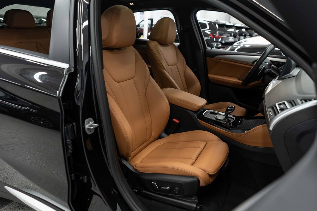 Used 2025 BMW X4 xDrive30i image 10