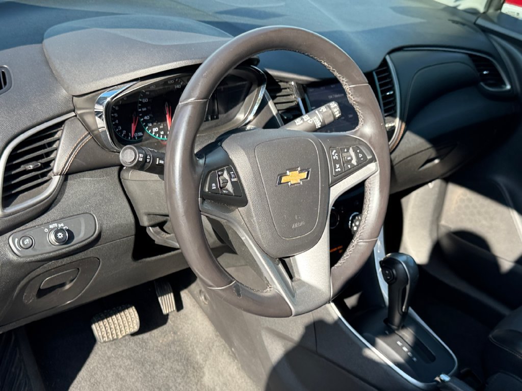 Used 2020 Chevrolet Trax LT w/ LT Convenience Package AWD/4WD image 15