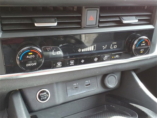 Used 2023 Nissan Rogue SV image 17