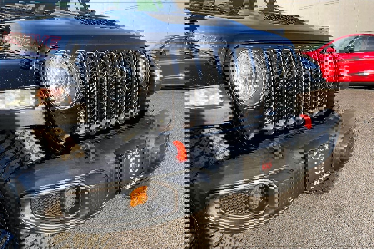 Used 2022 Jeep Gladiator Mojave w/ Trailer Tow Package image 25