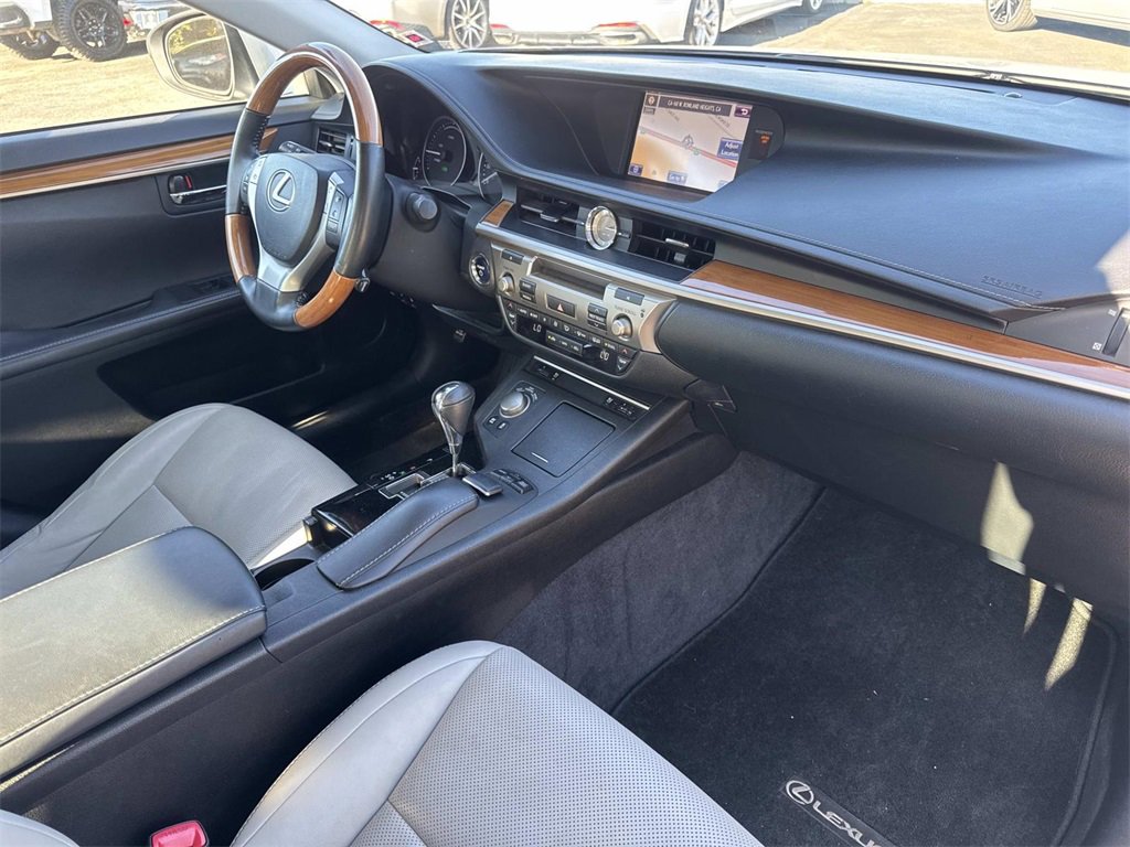 Used 2014 Lexus ES 300h image 29
