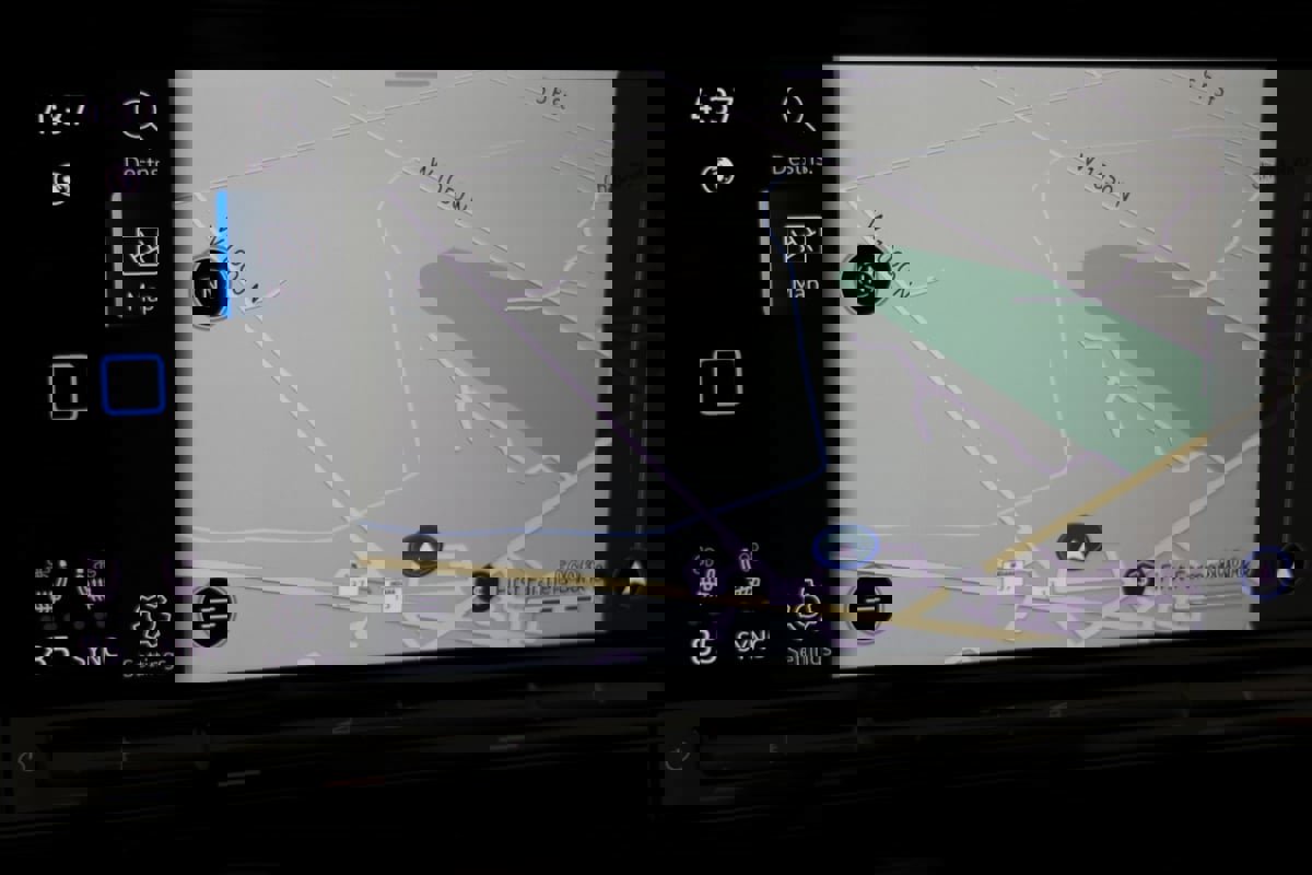 Used 2024 Volkswagen Atlas SEL Premium R-Line image 8