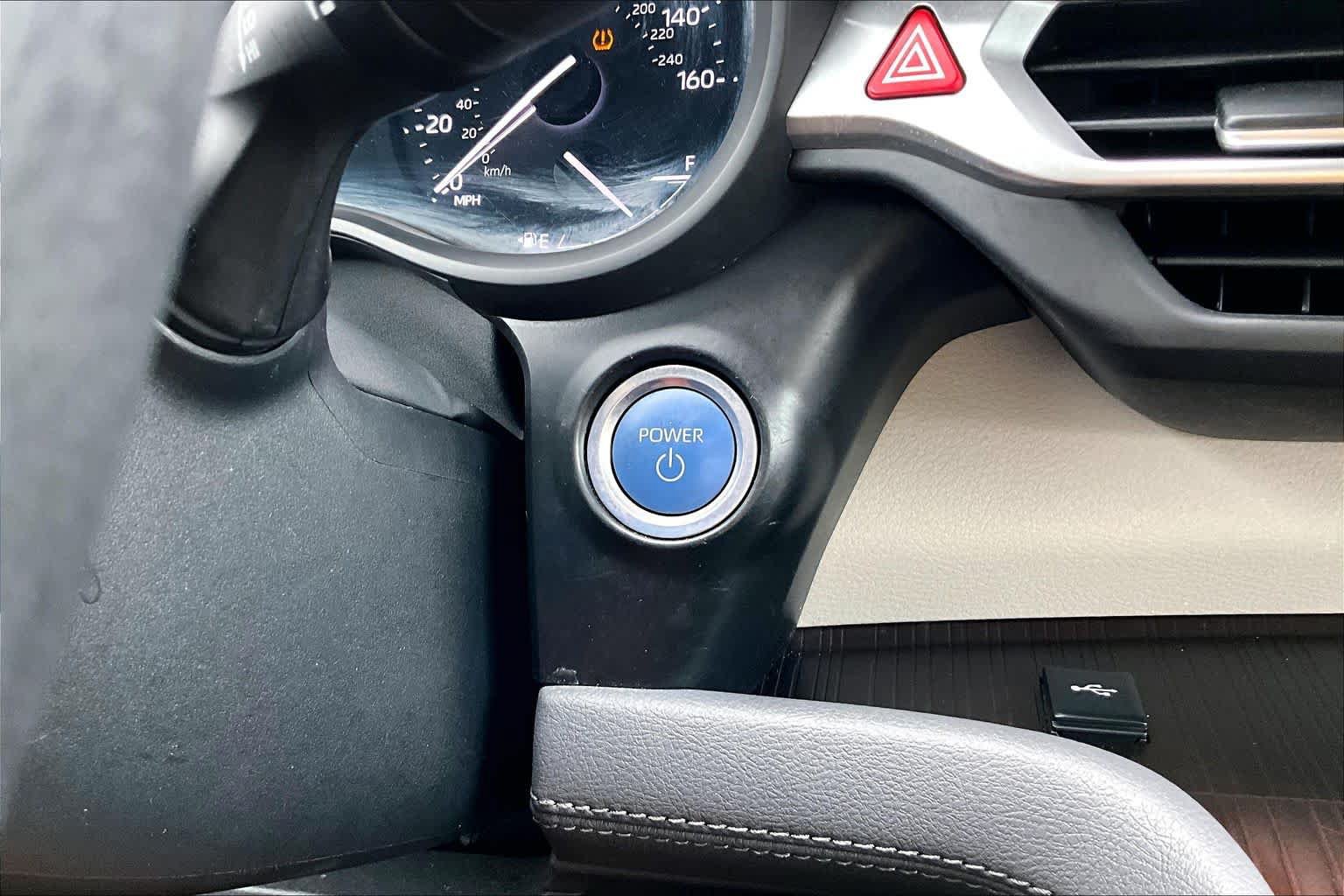 Certified 2024 Toyota Sienna XLE FWD image 32