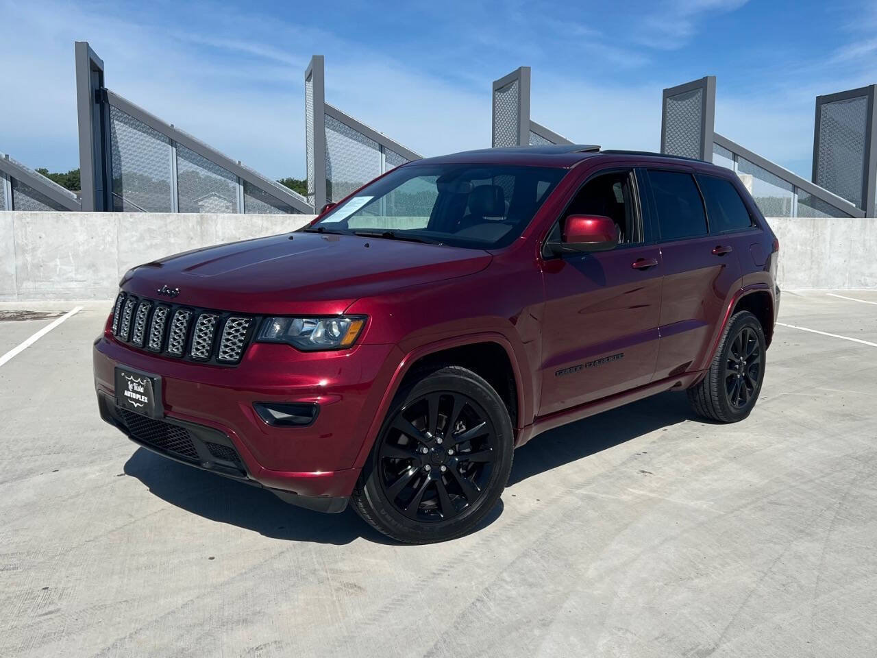 Used 2019 Jeep Grand Cherokee Altitude AWD/4WD image 2