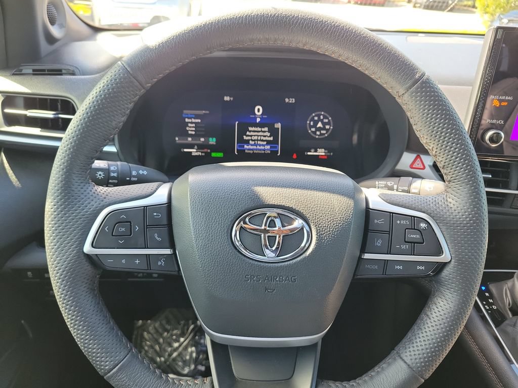 Used 2025 Toyota Sienna Platinum AWD/4WD image 8