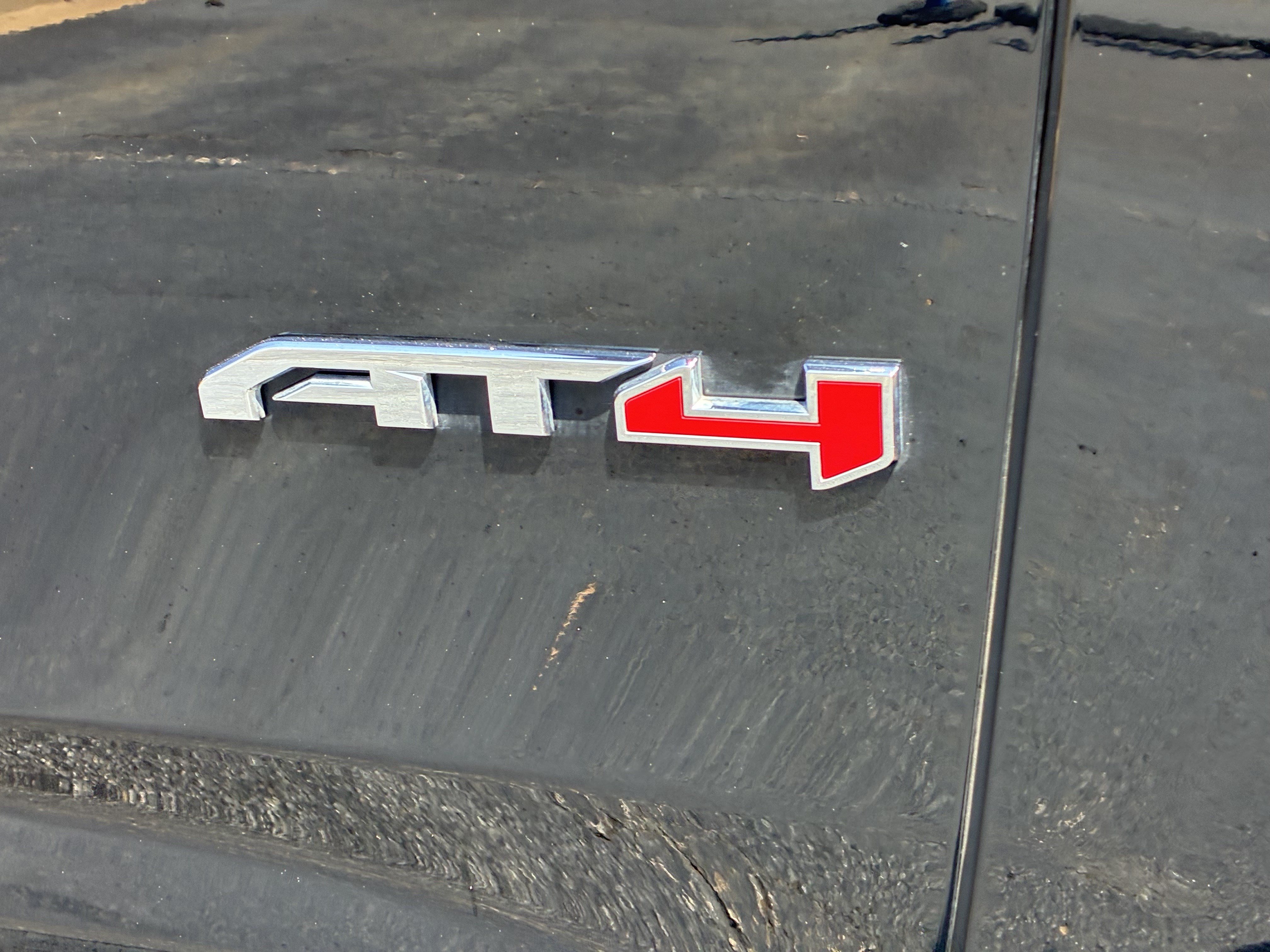 Used 2024 GMC Yukon AT4 AWD/4WD image 8