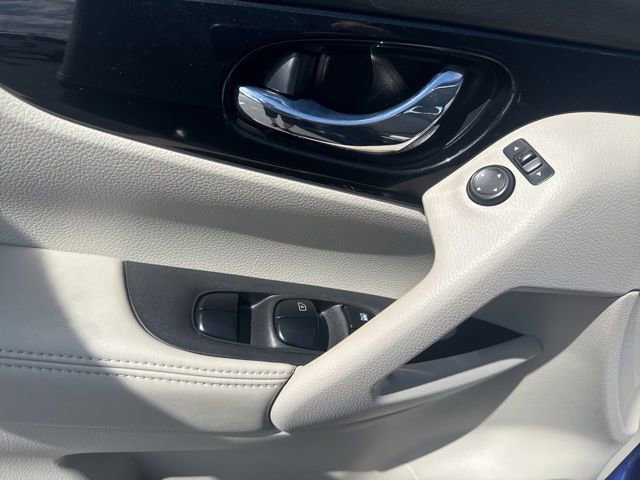 Used 2018 Nissan Rogue Sport SV AWD/4WD image 14