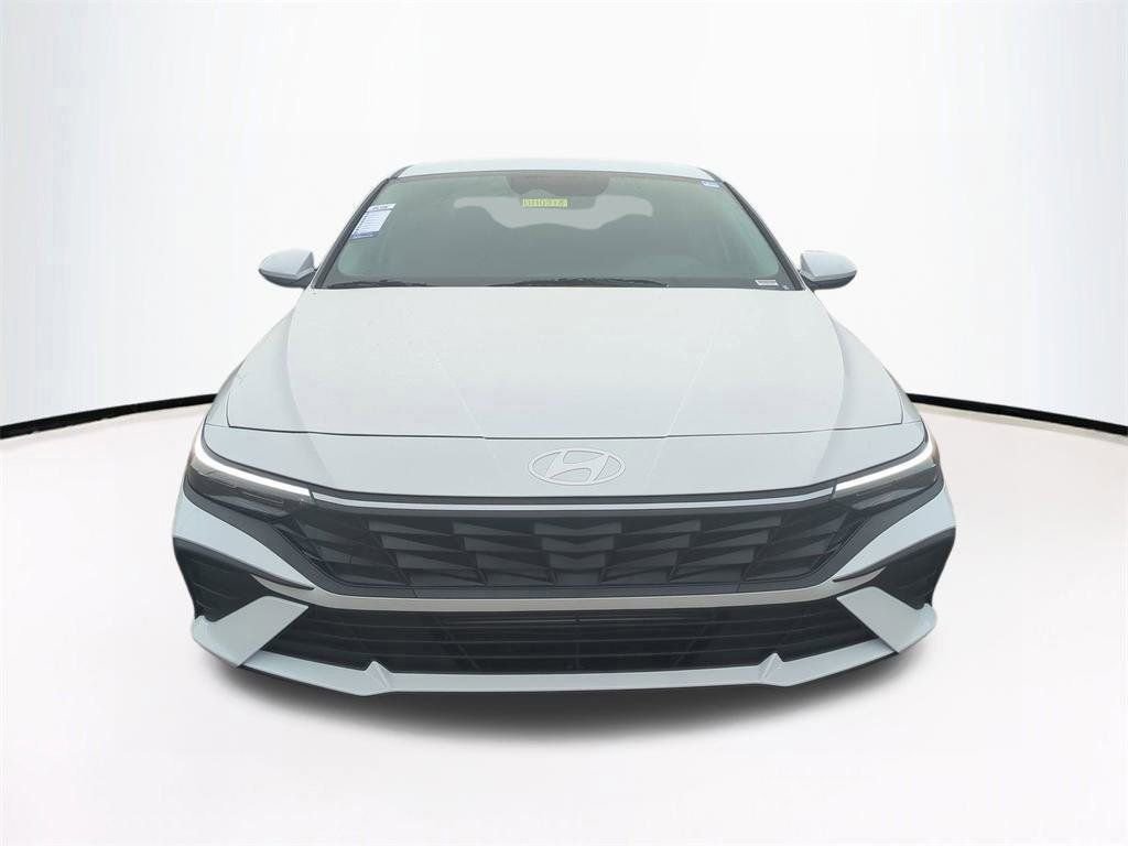 New 2026 Hyundai Elantra SE image 3