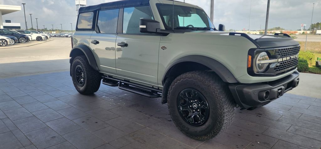 Used 2023 Ford Bronco Wildtrak image 4