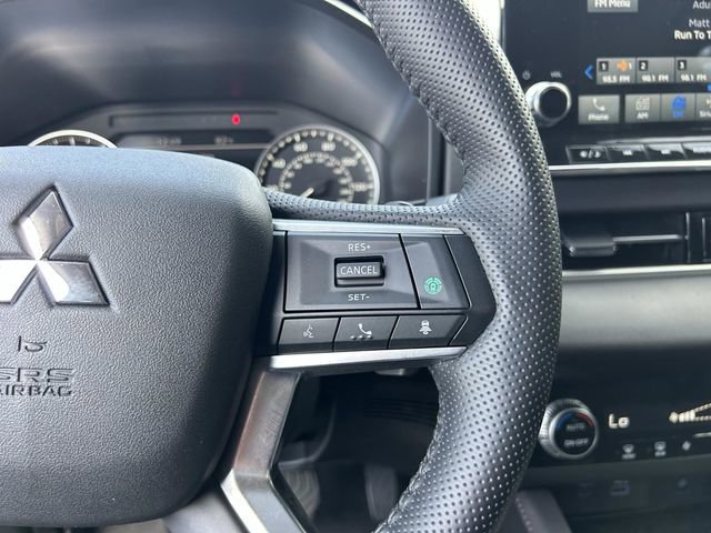 Used 2024 Mitsubishi Outlander FWD image 32