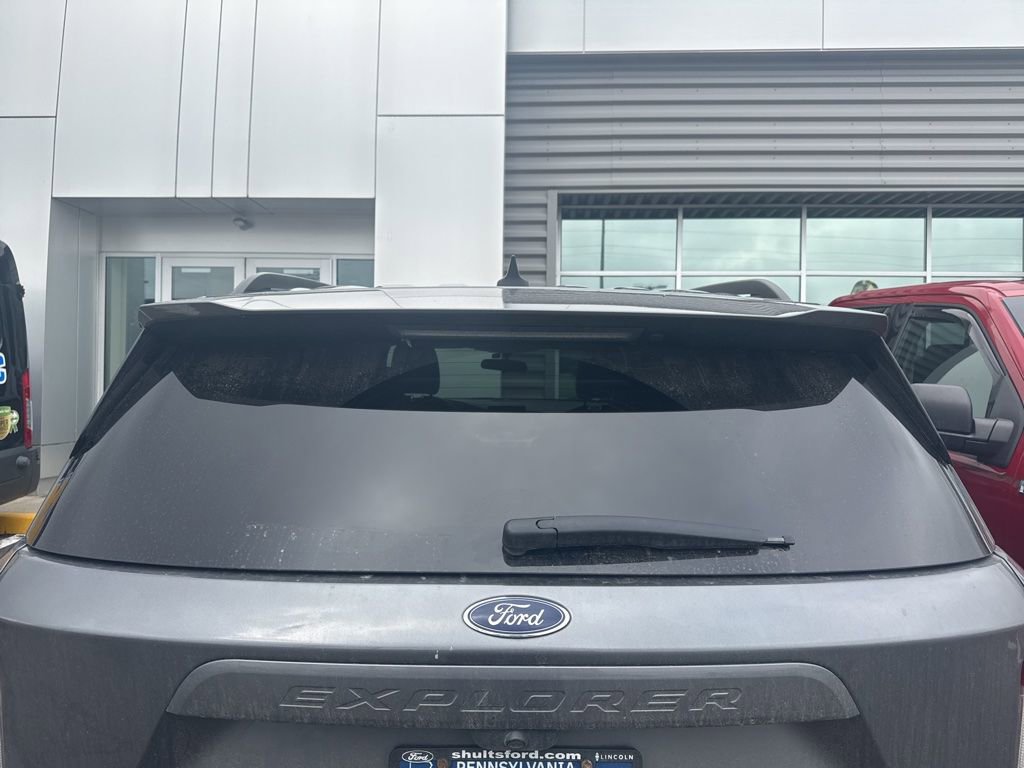 Used 2023 Ford Explorer XLT w/ Equipment Group 202A image 8