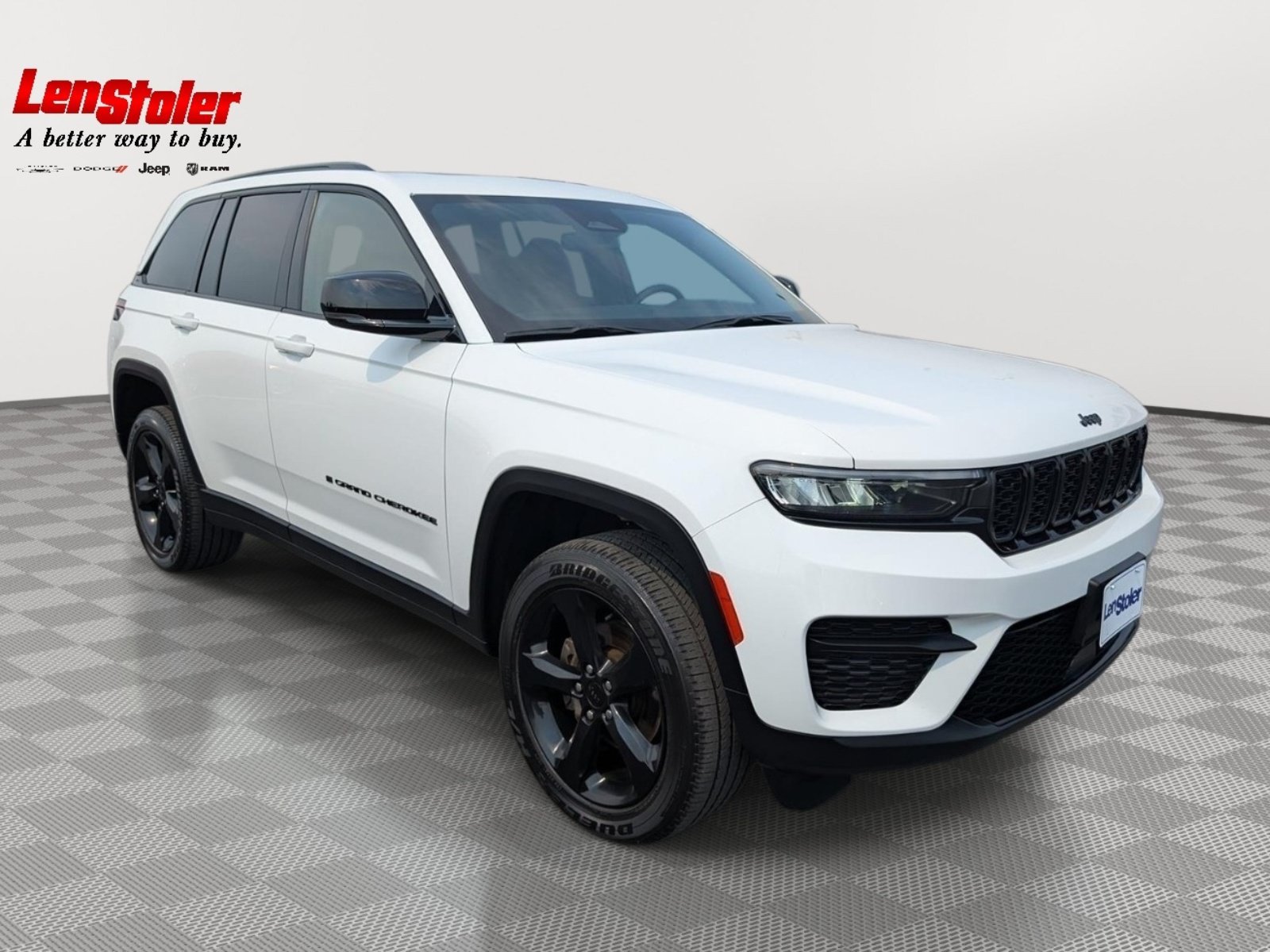 Used 2023 Jeep Grand Cherokee Altitude AWD/4WD image 7