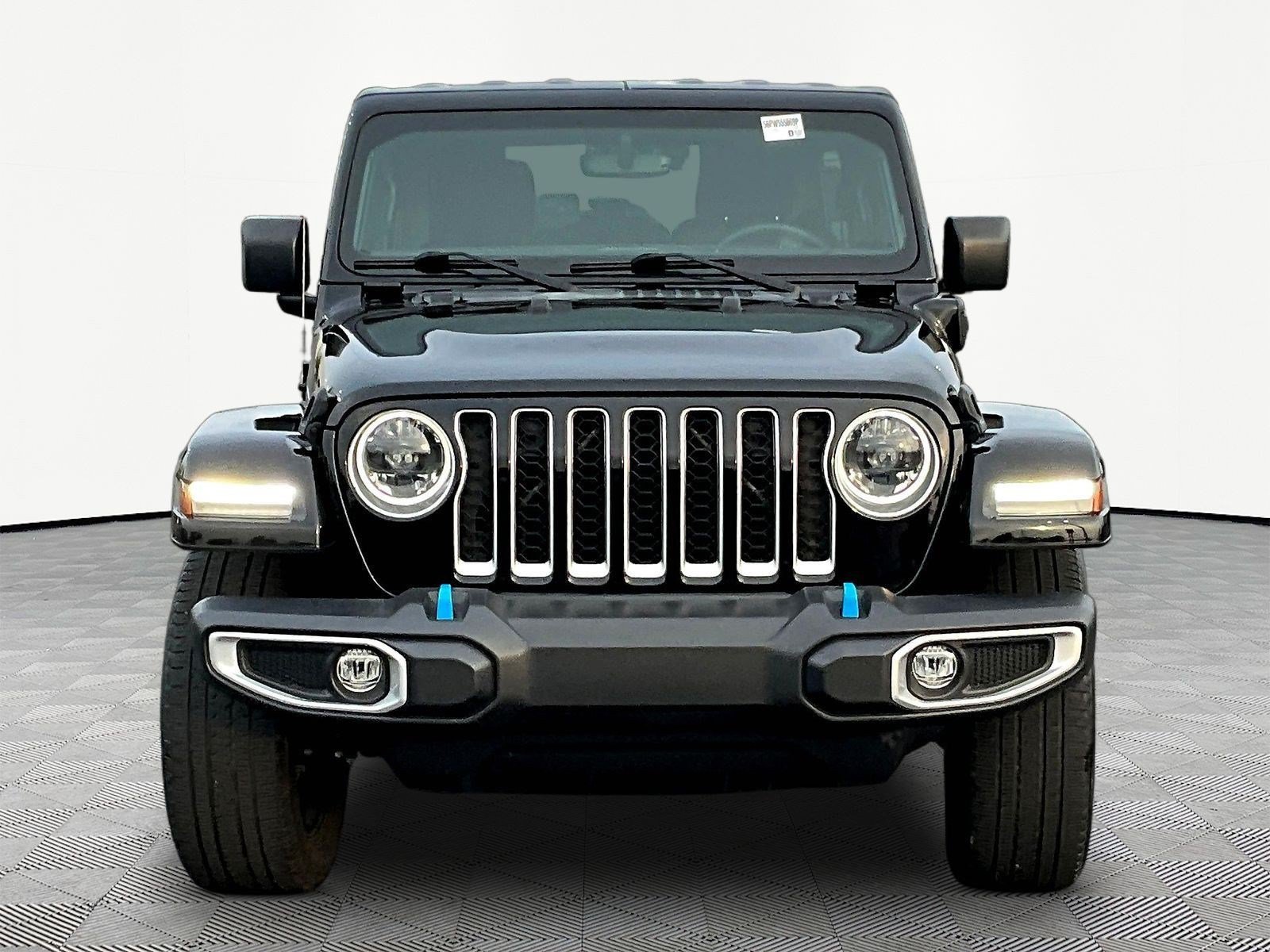 Used 2023 Jeep Wrangler Unlimited Sahara w/ Cold Weather Group AWD/4WD image 2