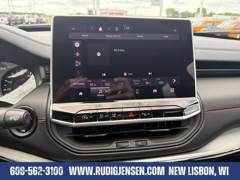 Used 2025 Jeep Compass Trailhawk AWD/4WD image 18
