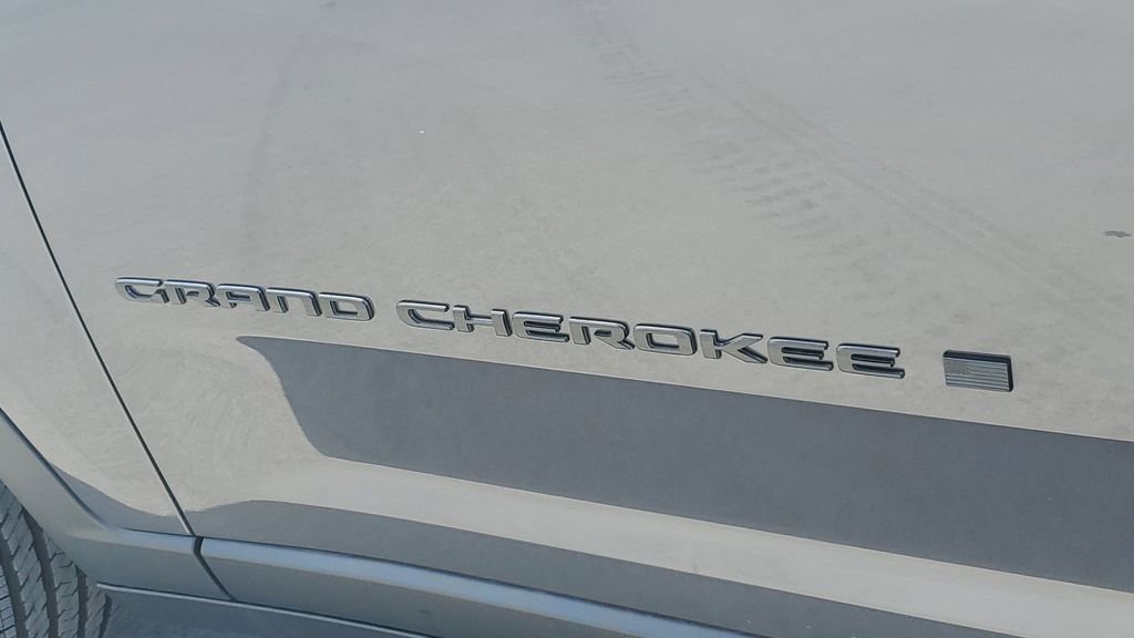 New 2025 Jeep Grand Cherokee L Altitude image 8