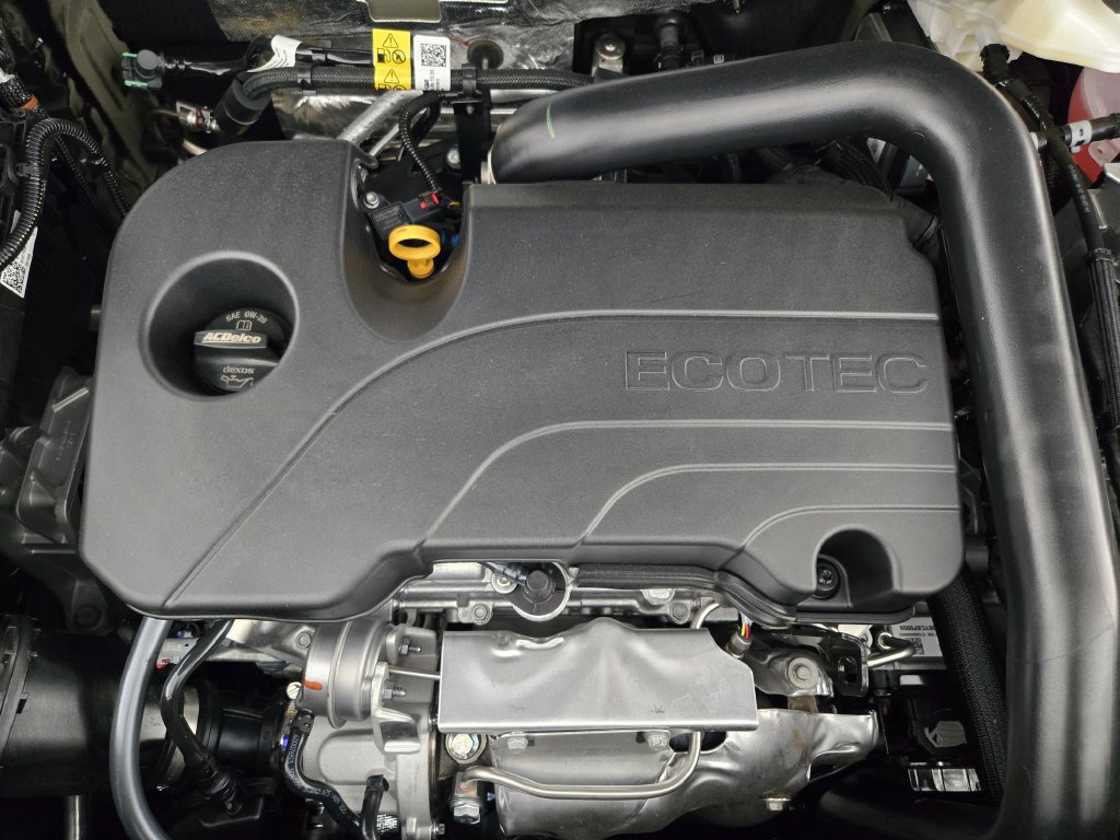 New 2027 Chevrolet Equinox LT w/ Midnight Edition FWD image 36