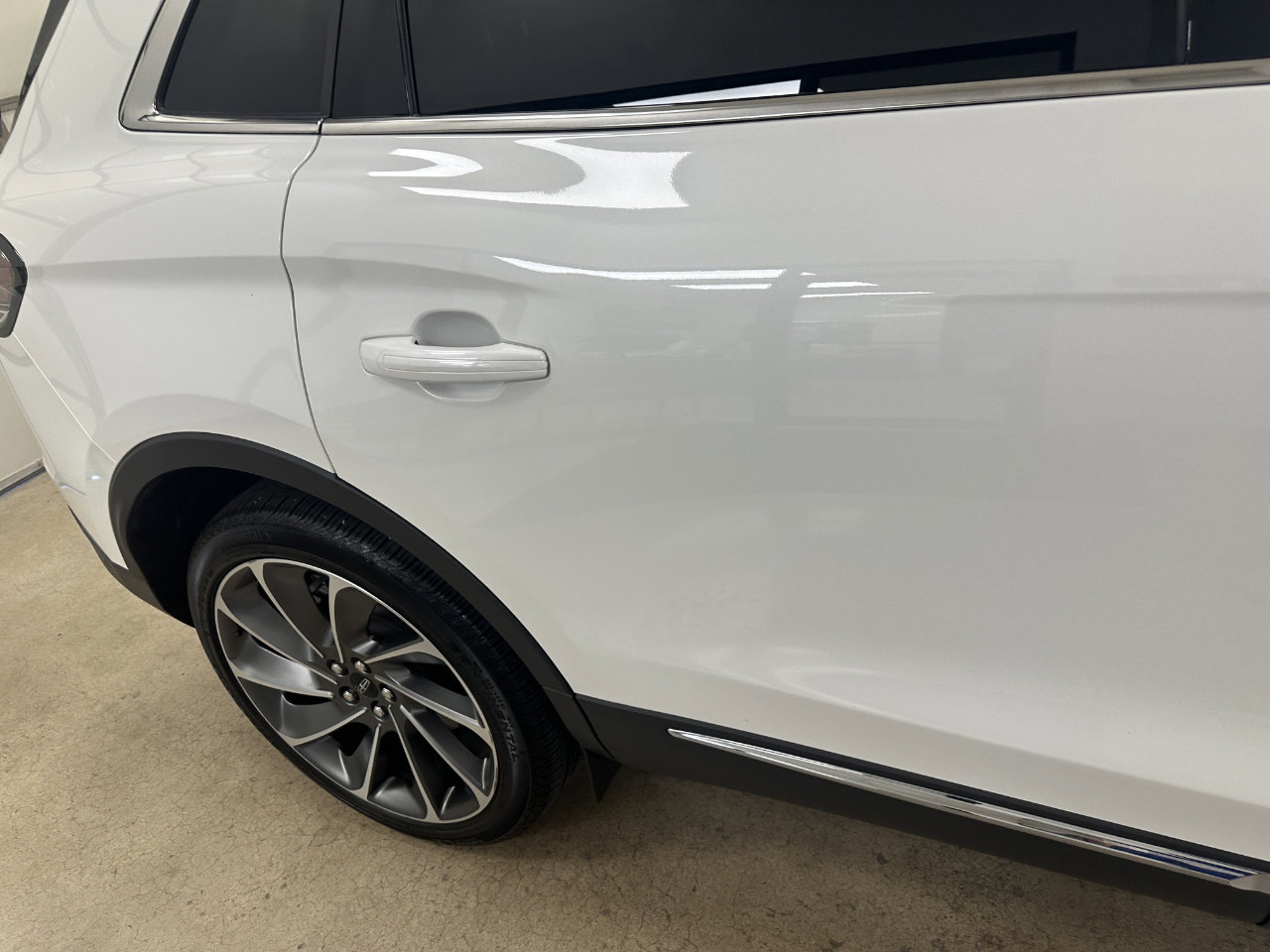 Used 2023 Lincoln Nautilus Reserve w/ Equipment Group 202A image 15