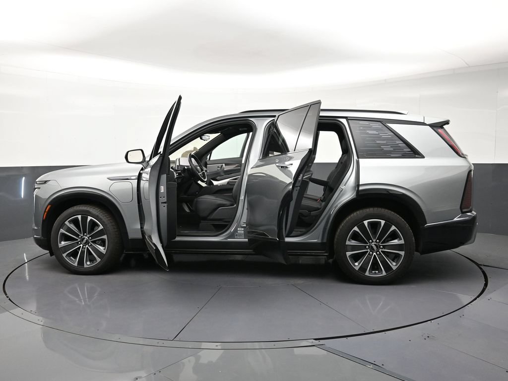 Used 2026 Cadillac Vistiq Luxury w/ LPO, Floor Liner Package AWD/4WD image 34