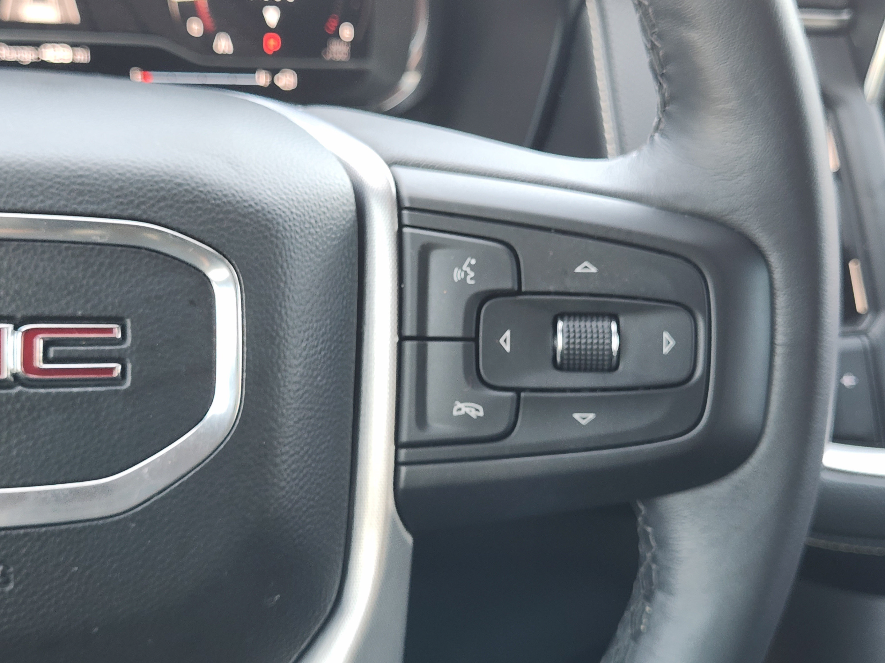 Used 2022 GMC Yukon SLT w/ SLT Premium Package RWD image 28