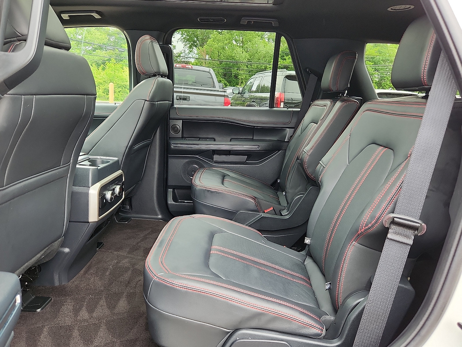 Used 2023 Ford Expedition Limited AWD/4WD image 10