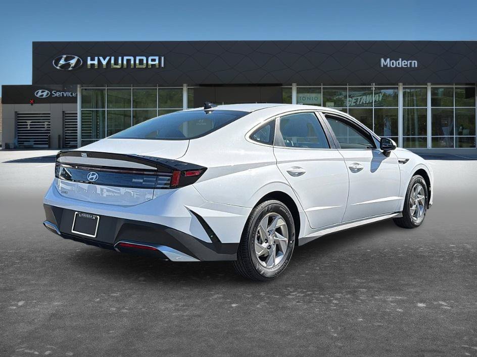 New 2026 Hyundai Sonata SE FWD image 3
