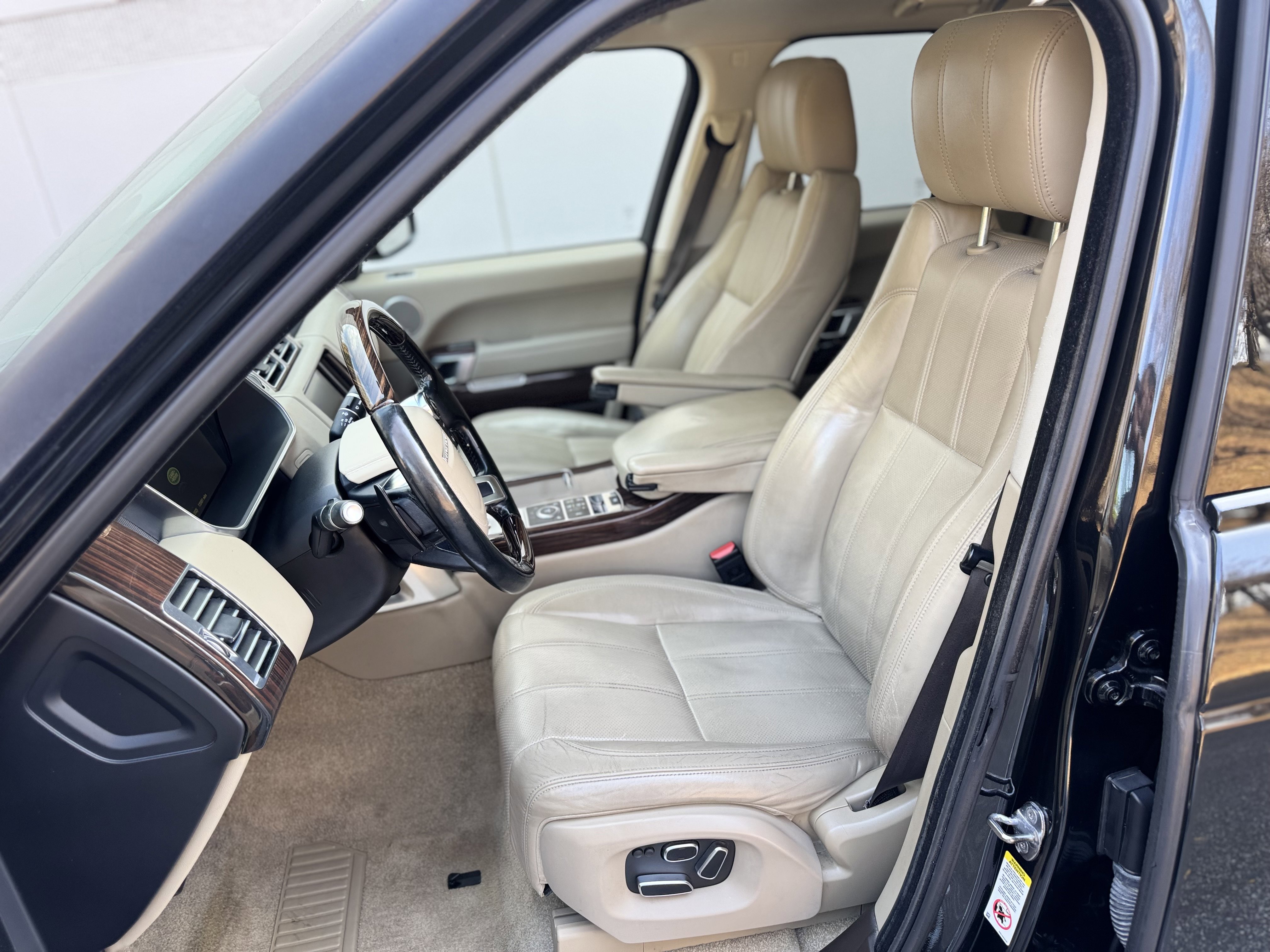 Used 2015 Land Rover Range Rover HSE image 32