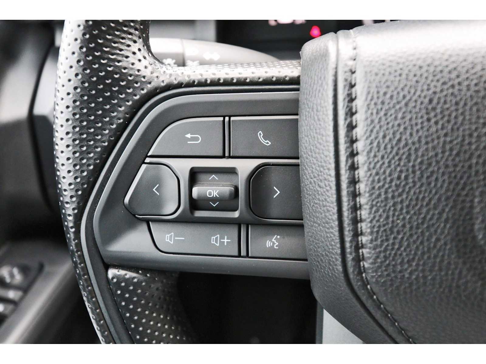 Used 2025 Toyota Tacoma SR image 15