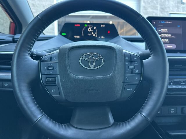 Used 2024 Toyota Prius XLE FWD image 26