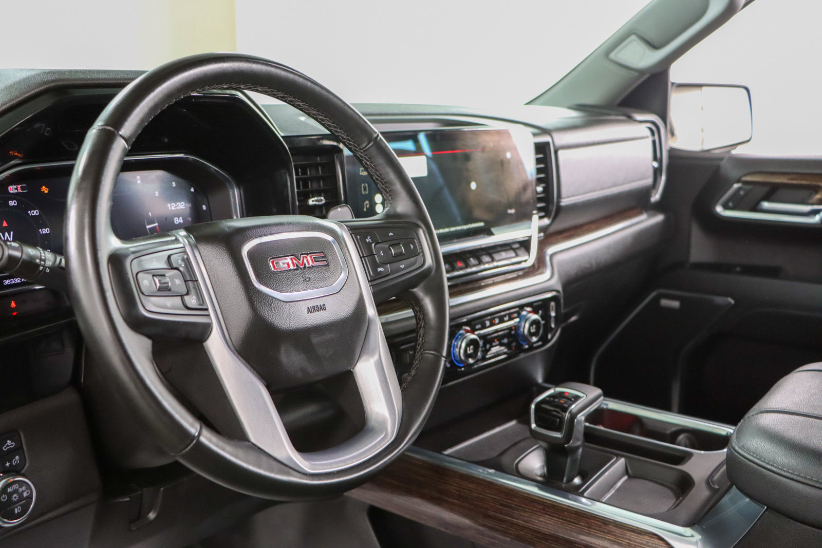 Used 2024 GMC Sierra 1500 Elevation w/ Elevation Premium Package AWD/4WD image 26