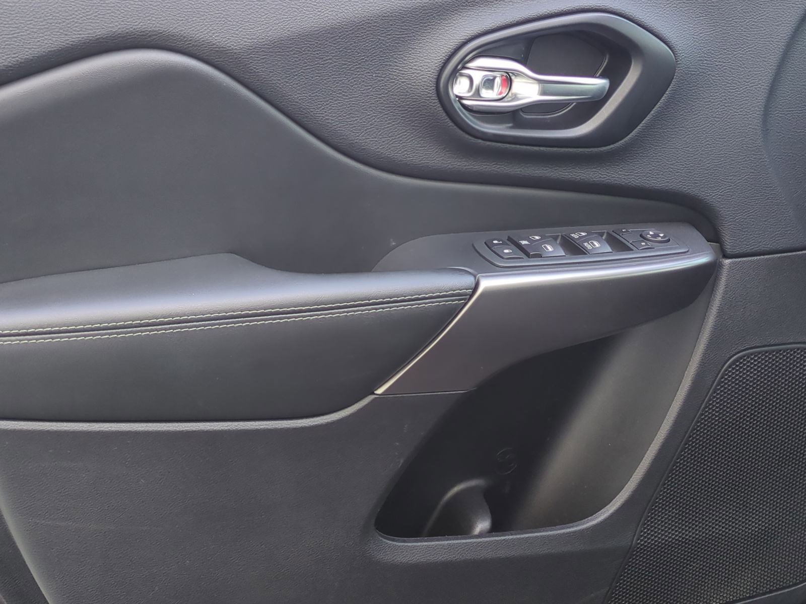 Used 2021 Jeep Cherokee Latitude Lux image 14