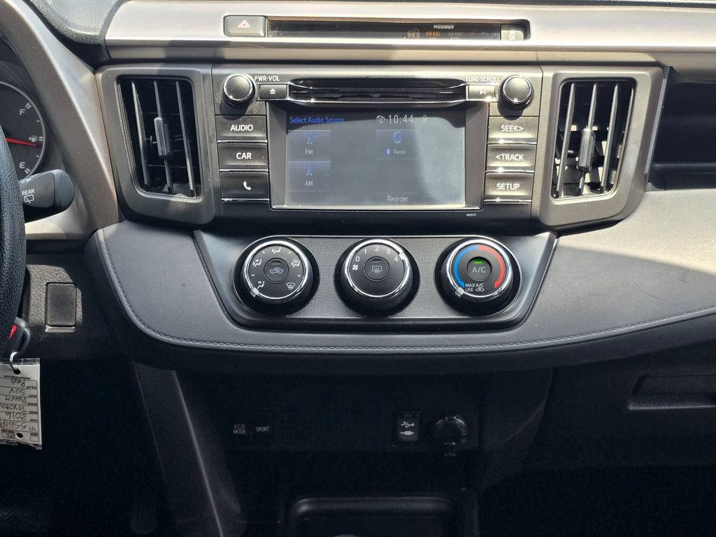 Used 2016 Toyota RAV4 LE FWD image 17
