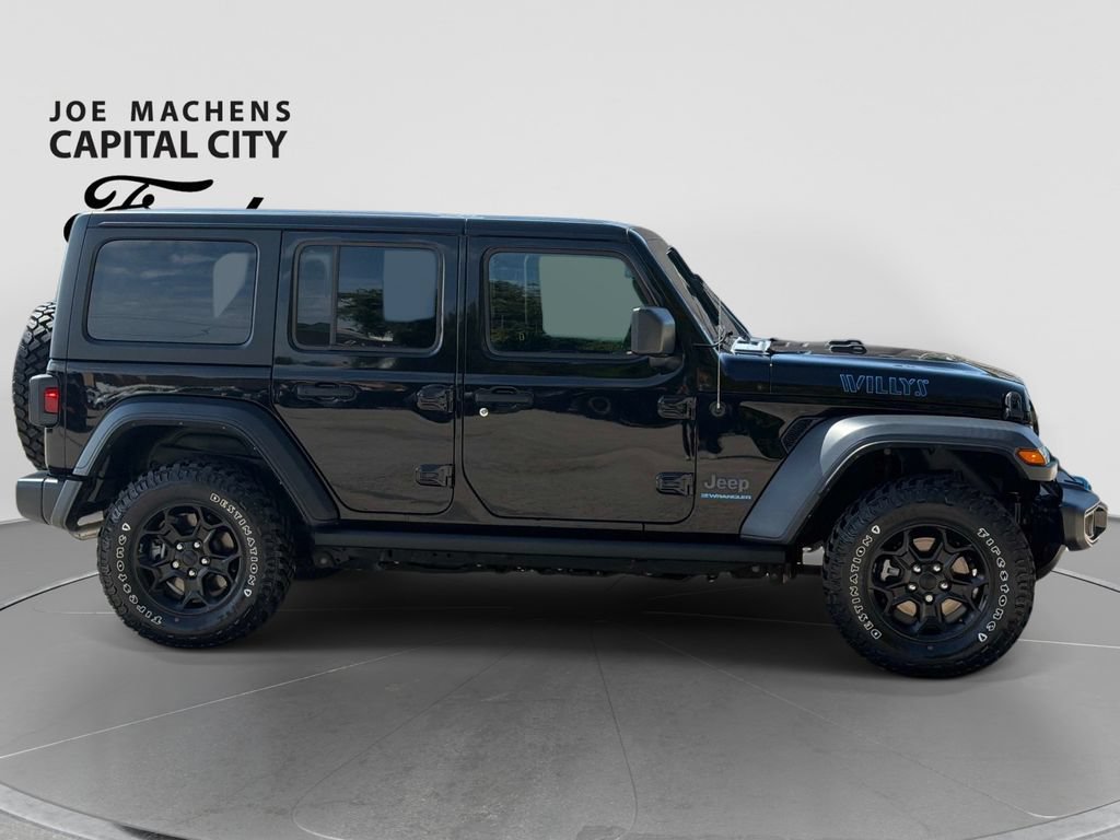 Used 2023 Jeep Wrangler Unlimited w/ Cold Weather Group AWD/4WD image 3