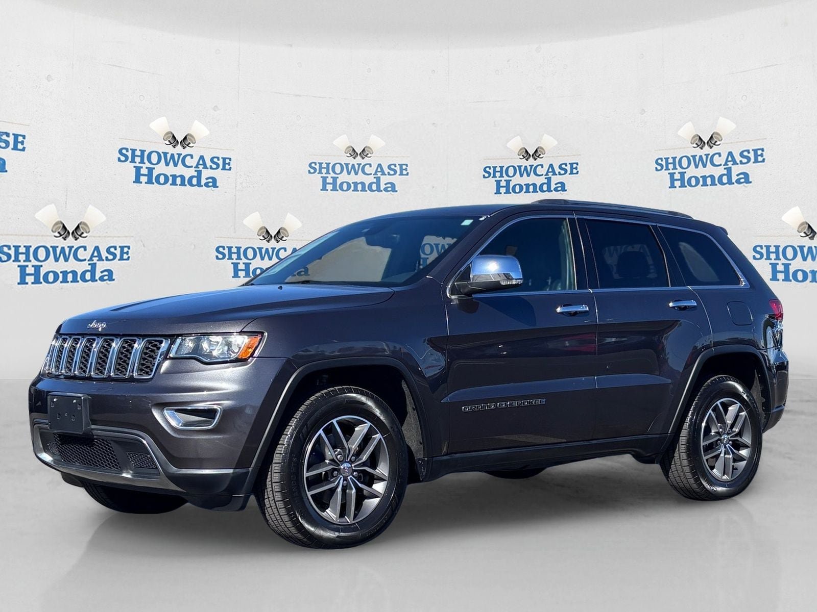Used 2018 Jeep Grand Cherokee Limited AWD/4WD image 2