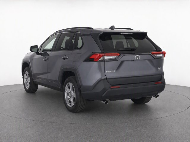 Used 2025 Toyota RAV4 XLE AWD/4WD image 3