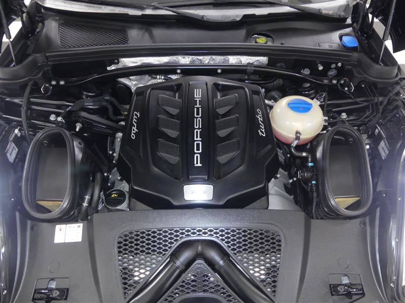 Used 2018 Porsche Macan Turbo AWD/4WD image 31